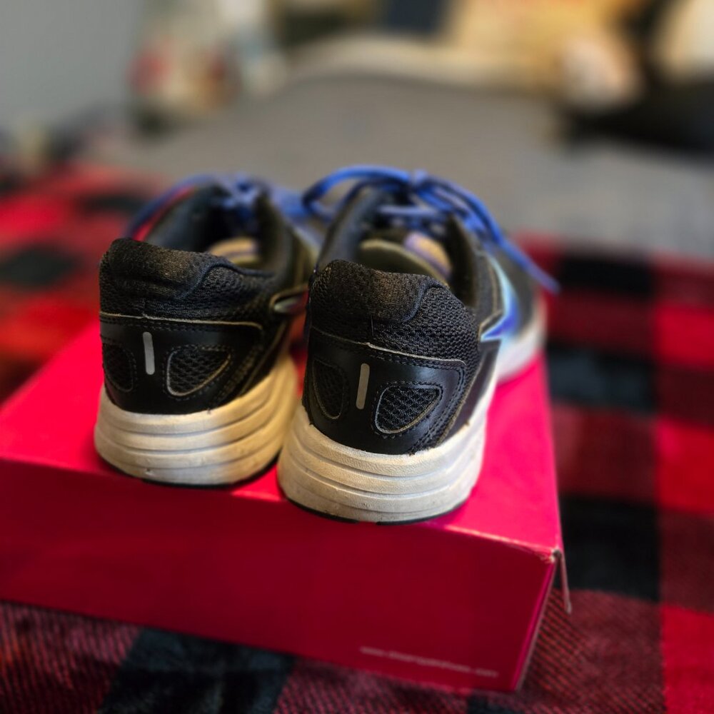 Sneakers - Picture 4 of 6
